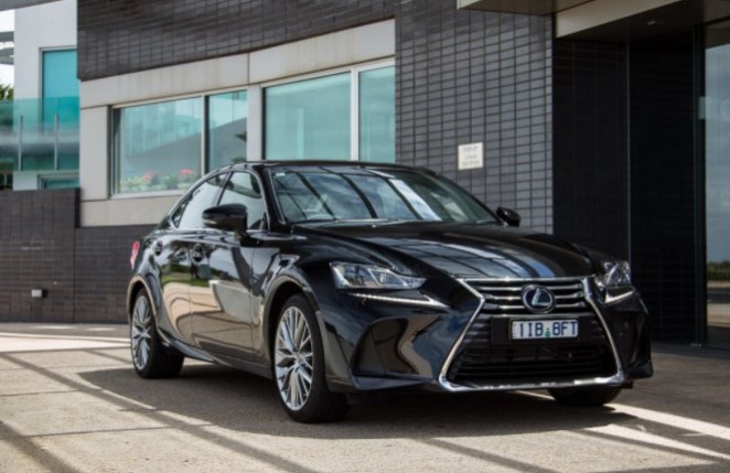 Không gian chở hàng Lexus IS 2022 mới, nội thất điện, ngày phát hành