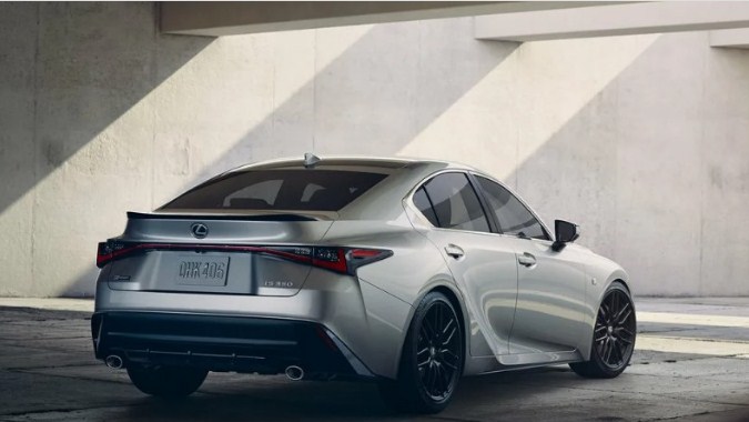 Không gian chở hàng Lexus IS 2022 mới, nội thất điện, ngày phát hành
