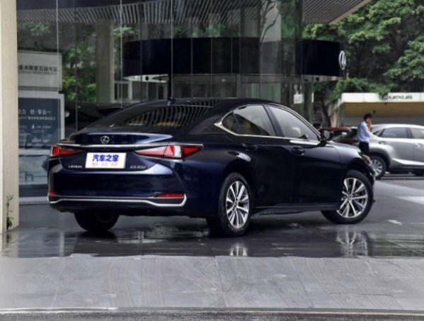 Lexus ES 2022 mới, cấu hình, tin đồn
