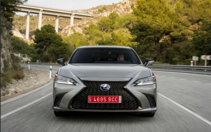 Lexus ES Premier 2022 Màu mới, Sức chứa hàng hóa, Thiết kế lại