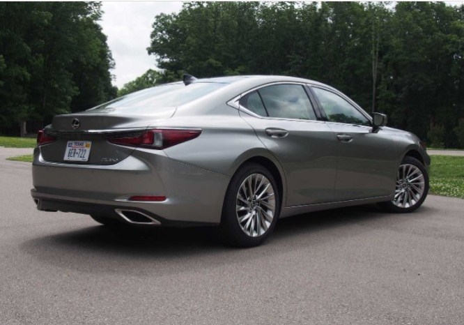 Lexus ES Premier 2022 Màu mới, Sức chứa hàng hóa, Thiết kế lại