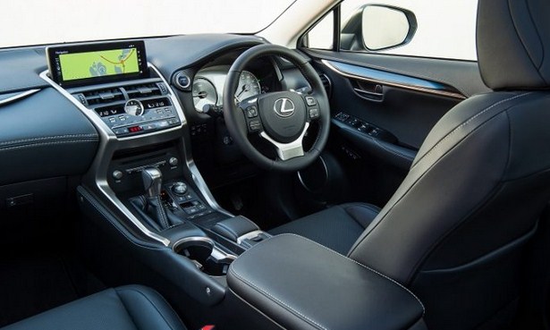 Lexus NX 2021 bổ sung thêm tính năng an toàn khi đỗ xe