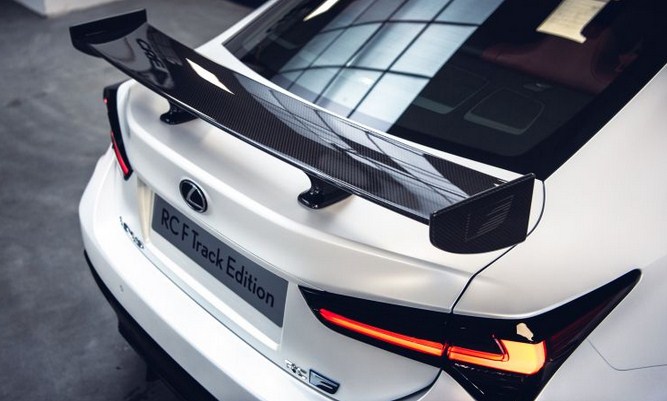 Lexus RC F Track Edition thiết kế độc đáo 'Hakuji'