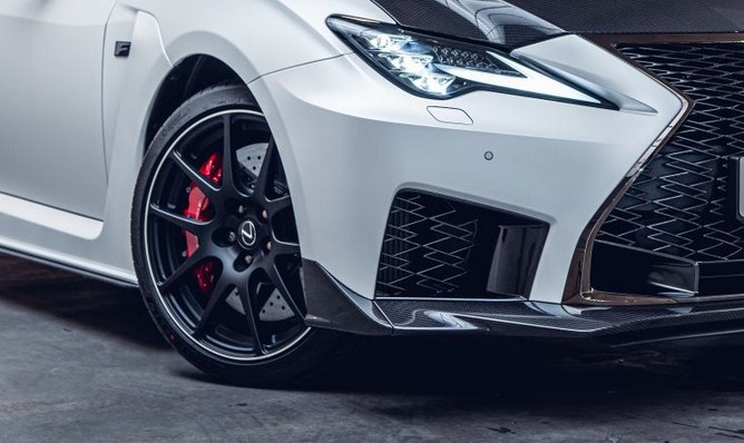Lexus RC F Track Edition thiết kế độc đáo 'Hakuji'