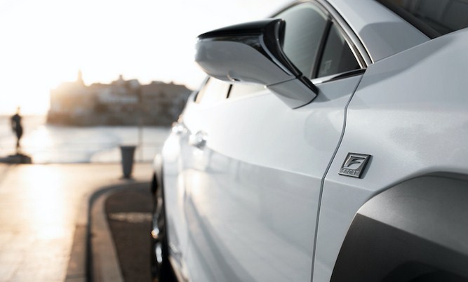 Màu xe Lexus của bạn nói lên điều gì về bạn?