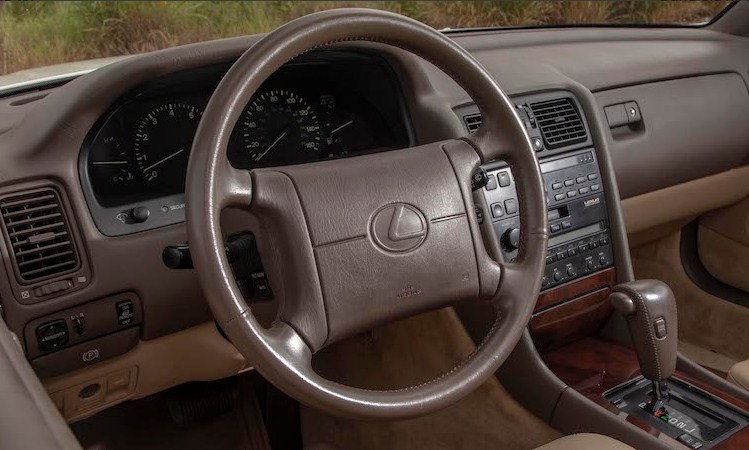 THIẾT KẾ VÔ LĂNG LEXUS: CÂU CHUYỆN VỀ PHONG CÁCH VÀ SỰ AN TOÀN