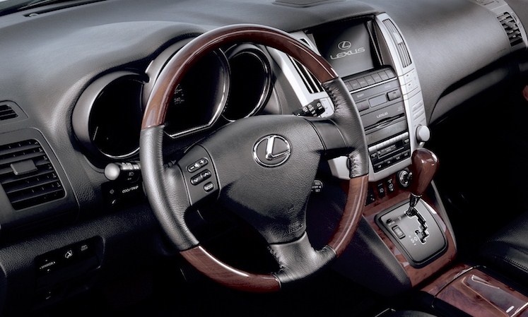 THIẾT KẾ VÔ LĂNG LEXUS: CÂU CHUYỆN VỀ PHONG CÁCH VÀ SỰ AN TOÀN