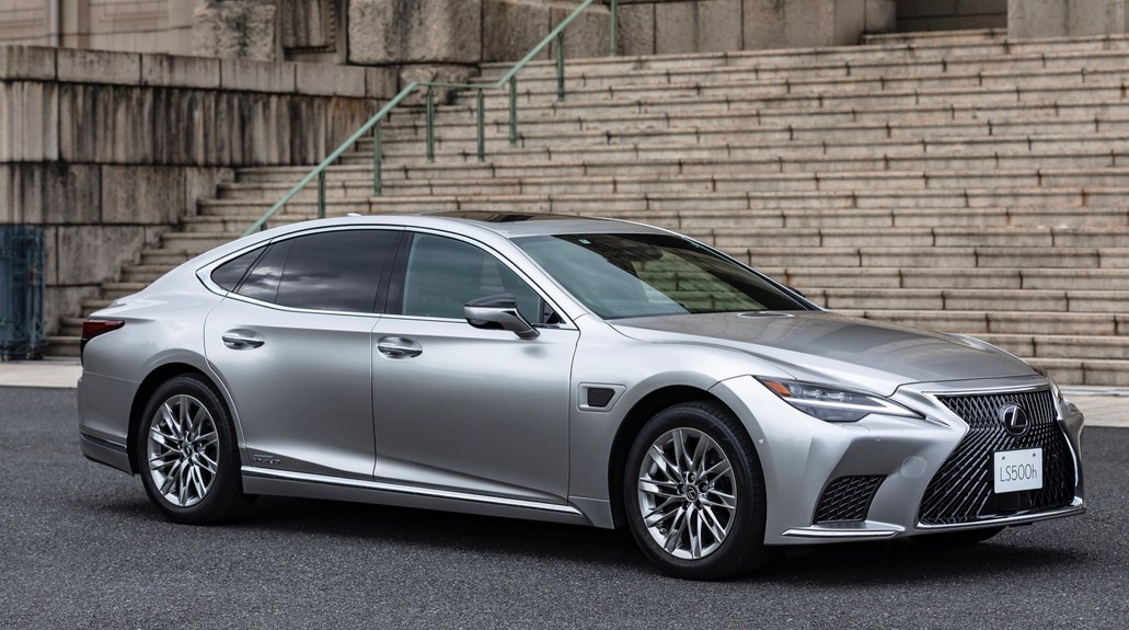Lexus LS 500h 2022 cung cấp hệ thống hỗ trợ người lái rảnh tay mang tên Lexus Teammate