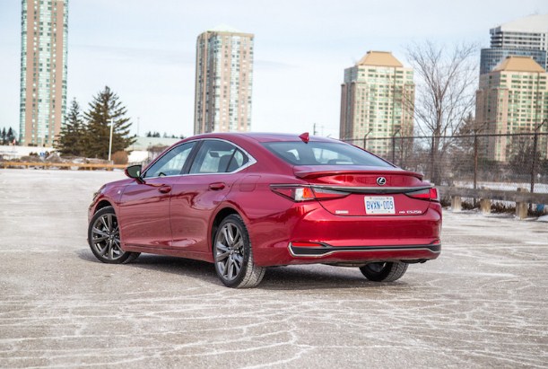 Đánh giá: Lexus ES 250 AWD 2021