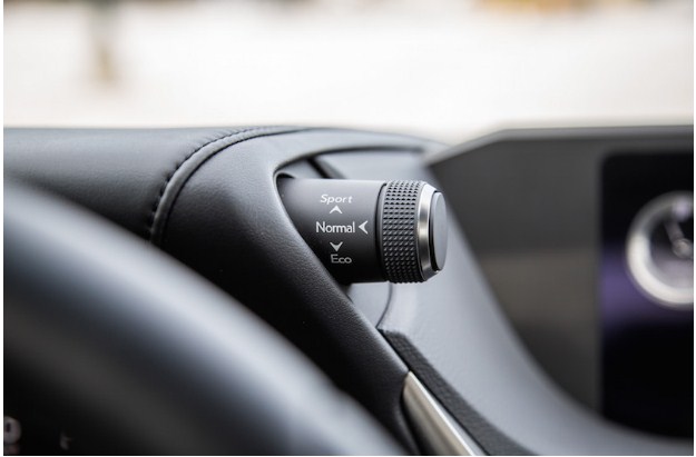 Đánh giá: Lexus ES 250 AWD 2021