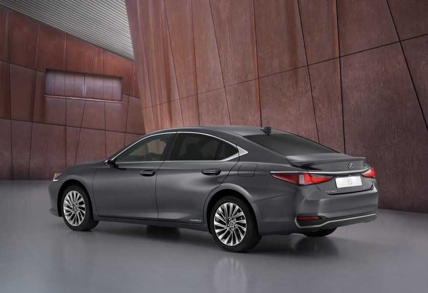 Lexus ES 2021 ra mắt lần đầu tại Thượng Hải