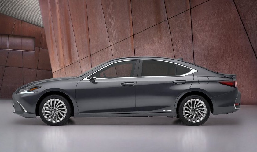 Lexus ES 2021 ra mắt lần đầu tại Thượng Hải