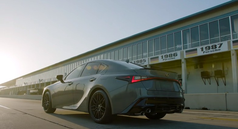 Lexus IS500 mạnh mẽ Thể Thao thay đổi cách nhìn của bạn