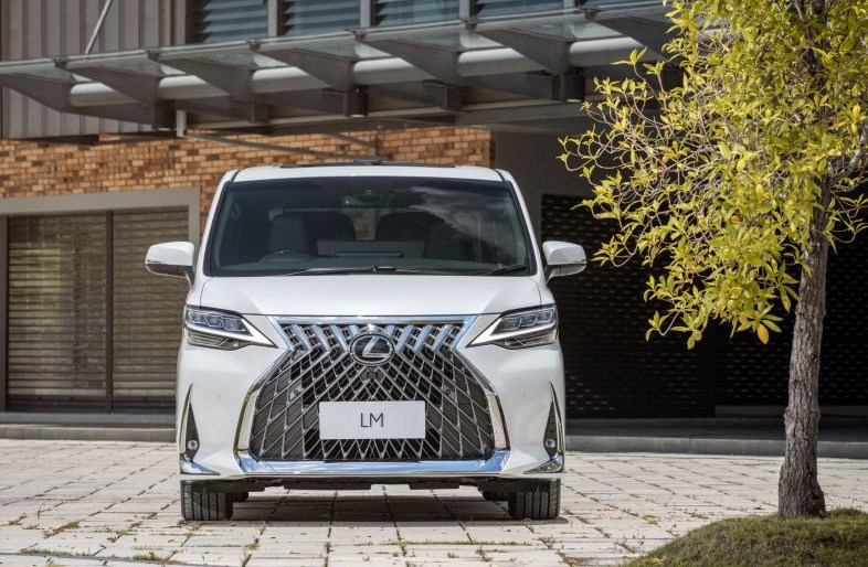 Lexus LM 350 hạng sang 4 chỗ ra mắt