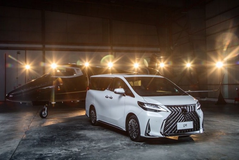Lexus LM 350 hạng sang 4 chỗ ra mắt