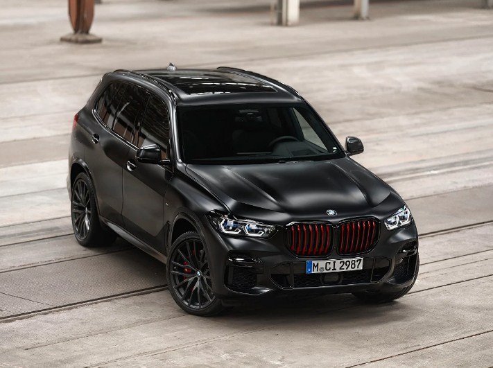 So sánh BMW X5 với Lexus RX năm 2022