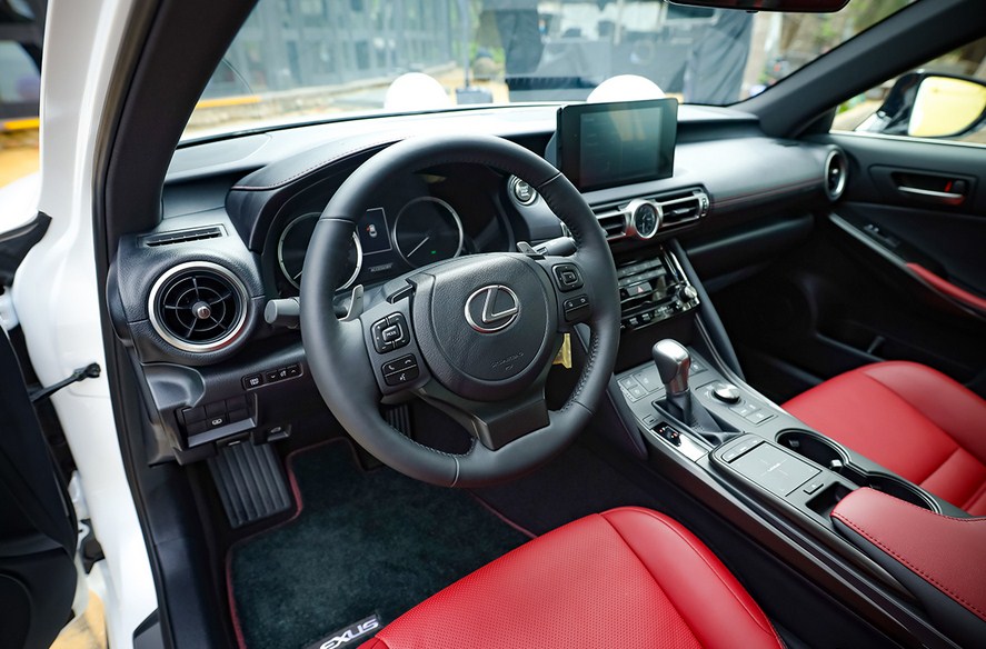 Bảng giá lăn bánh của Lexus IS300 Luxury tại Hà Nội