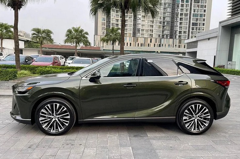 Có 2 tỷ có nên mua Lexus RX 350 Premium 2024 trả góp không ?