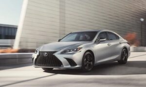 Lexus ES 300h 2025 có những dòng xe nào đối thủ cùng phân khúc