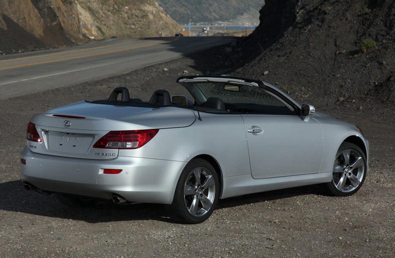 Lexus IS Convertible (2010): Sang Trọng và Phong Cách Trong Một Chiếc Áo Mui Trần Thể Thảo