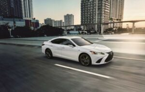 So sánh tính năng an toàn của Lexus ES 250 2025 với các đối thủ trong cùng phân khúc