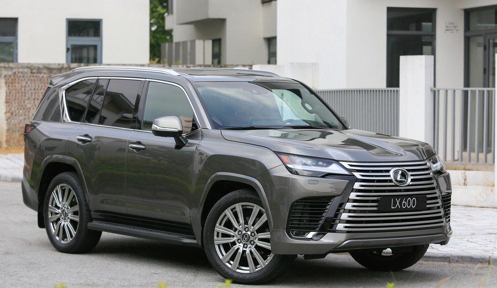 So sánh Lexus LX 600 Urban và F Sport: Sang trọng tinh tế hay Thể thao mạnh mẽ?